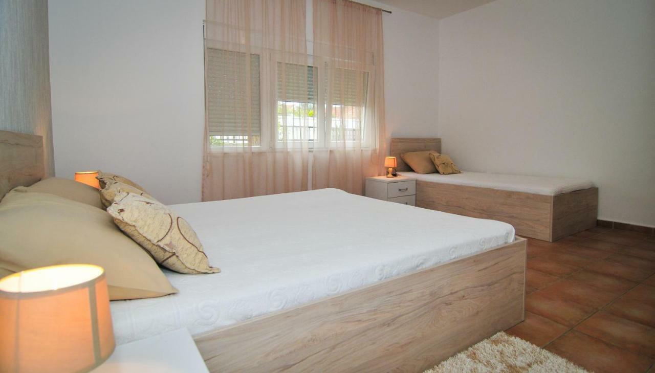 Apartments Pean Tivat Exterior foto